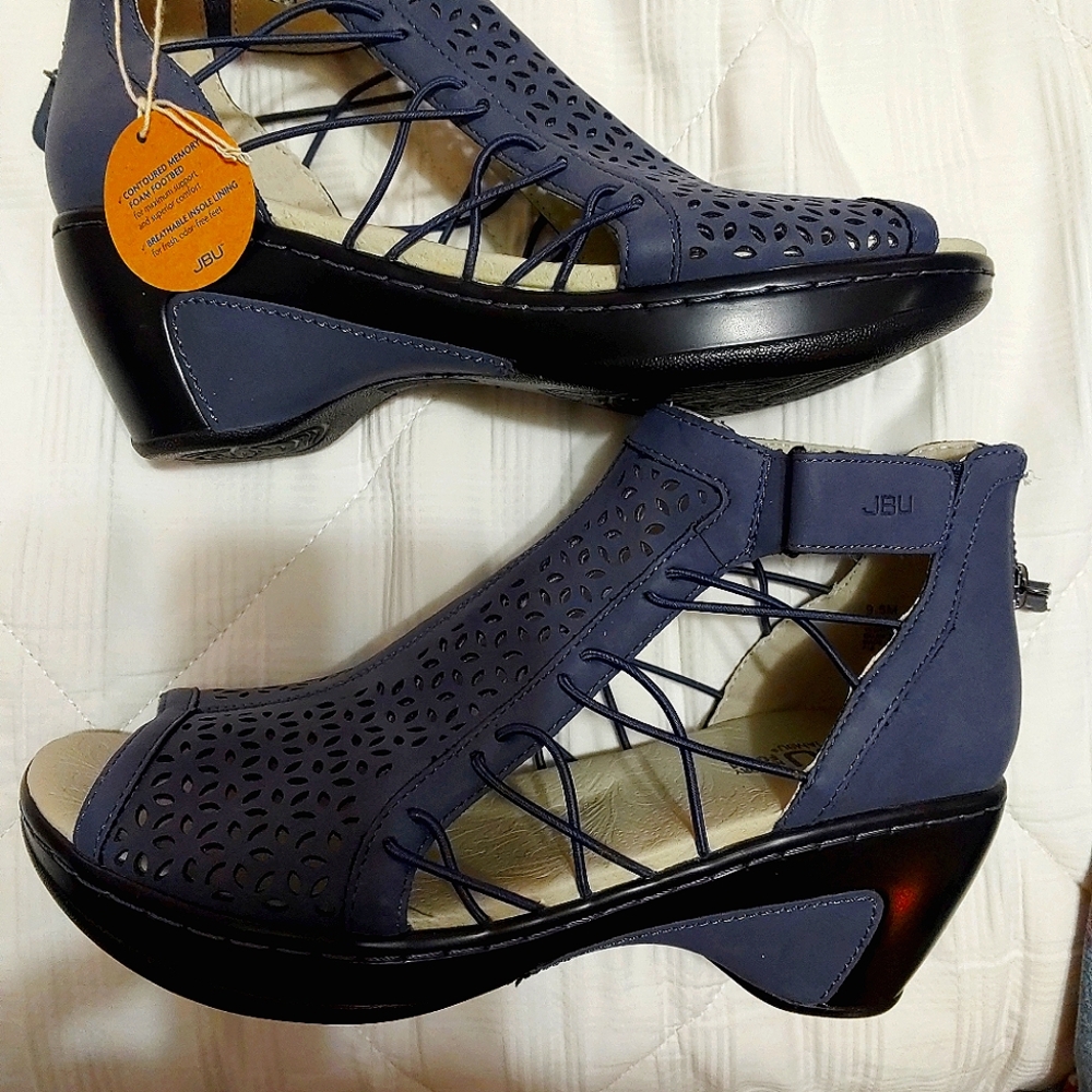 Naomi. JBU sandal sz 9 1/2